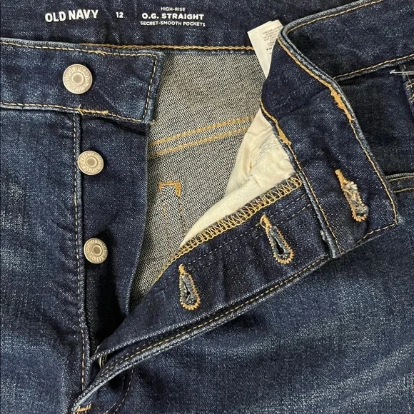 Old Navy High-Waisted Button-Fly O.G. Straight Ripped Cut-Off Jeans - Picture 14 of 16